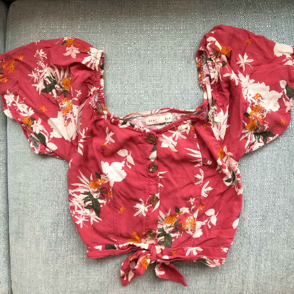 Hawaiian crop top🌸